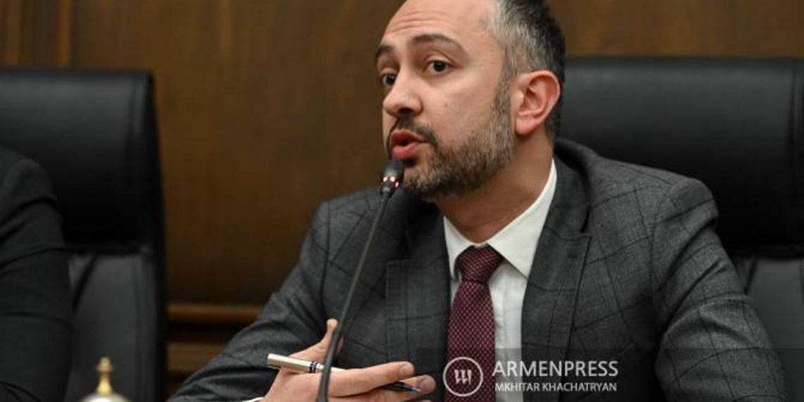 Армения не считает, что переговорный процесс с Азербайджаном зашел в тупик: Эдуард Агаджанян