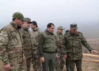 Министр обороны ознакомился со строительными и инженерными работами в приграничной зоне