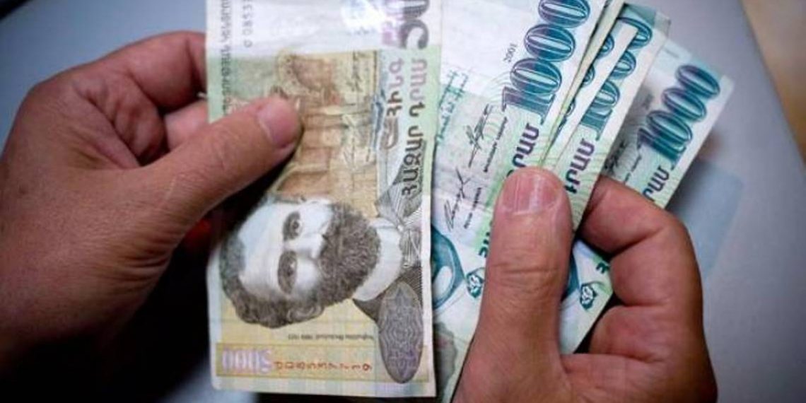 В Армении повысятся минимальные зарплата и пенсия