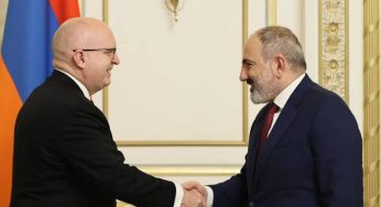 Никол Пашинян и Филипп Рикер обсудили вопросы международного механизма обсуждений между Степанакертом и Баку