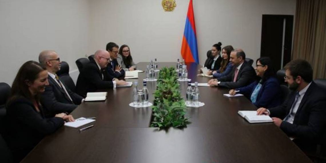 Секретарь Совета безопасности Армении встретился с американским сопредседателем Минской группы ОБСЕ