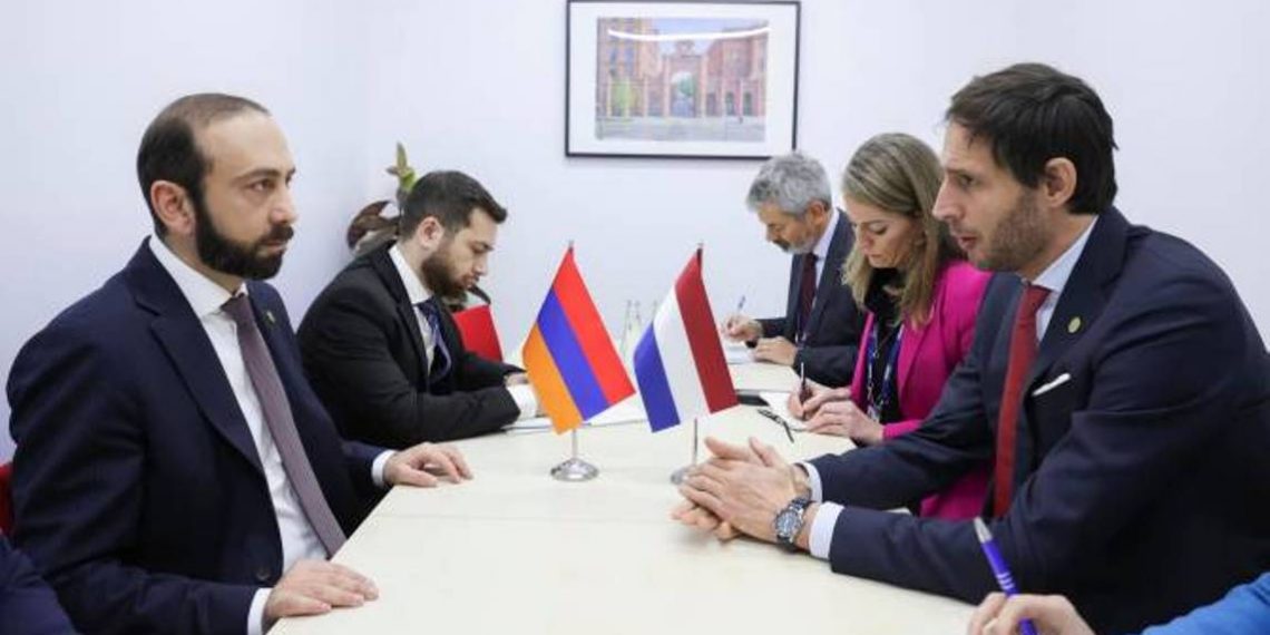 Министр ИД Армении представил министру ИД Нидерландов развития в процессе урегулирования отношений Армения-Азербайджан