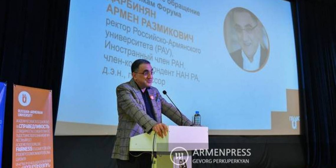 В Российско-Армянском университете прошел первый глобальный форум с участием выпускников юридического факультета