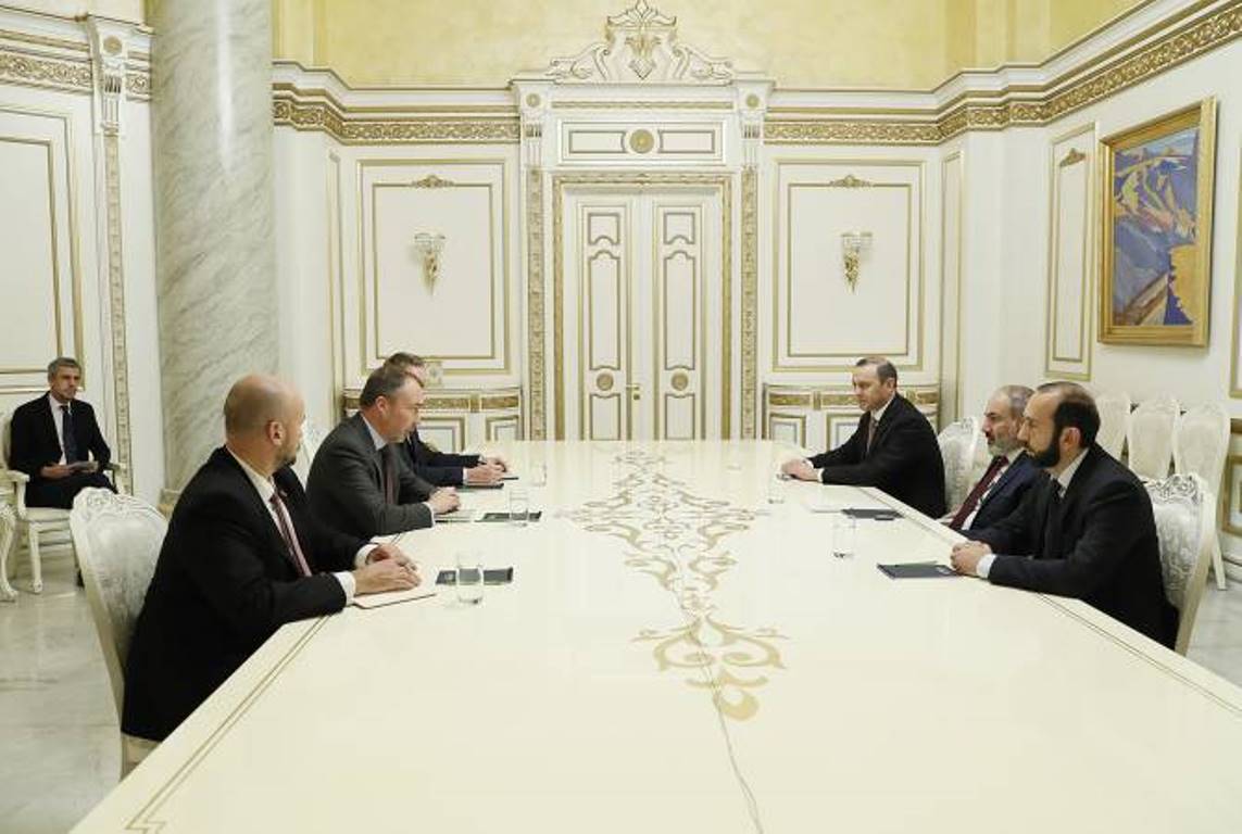Премьер-министр Пашинян принял специального представителя ЕС по вопросам Южного Кавказа и кризиса в Грузии Тойво Клаара
