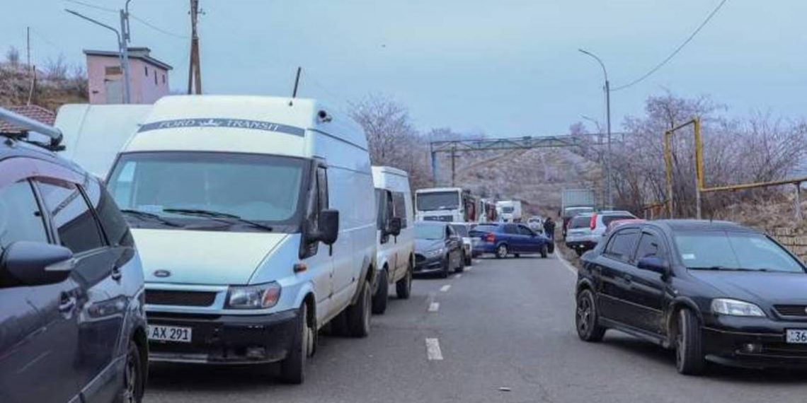 Единственный путь, связывающий Арцах с Арменией и миром, продолжает оставаться закрытым уже на протяжении 9 часов