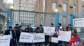Группа протестующих заблокировала все входы к представительству ООН в Армении