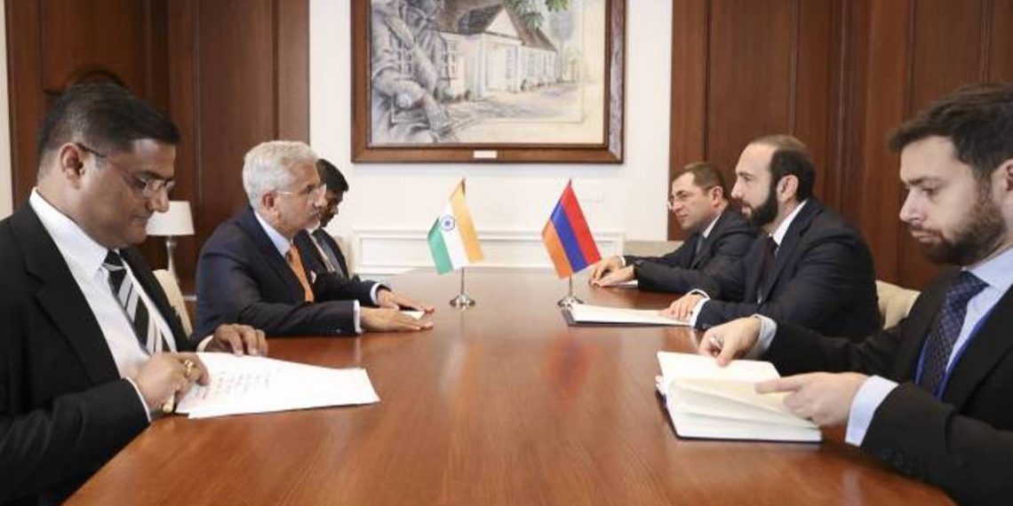 Глава МИД Армении представил своему индийскому коллеге ситуацию, созданную закрытием Азербайджаном Лачинского коридора