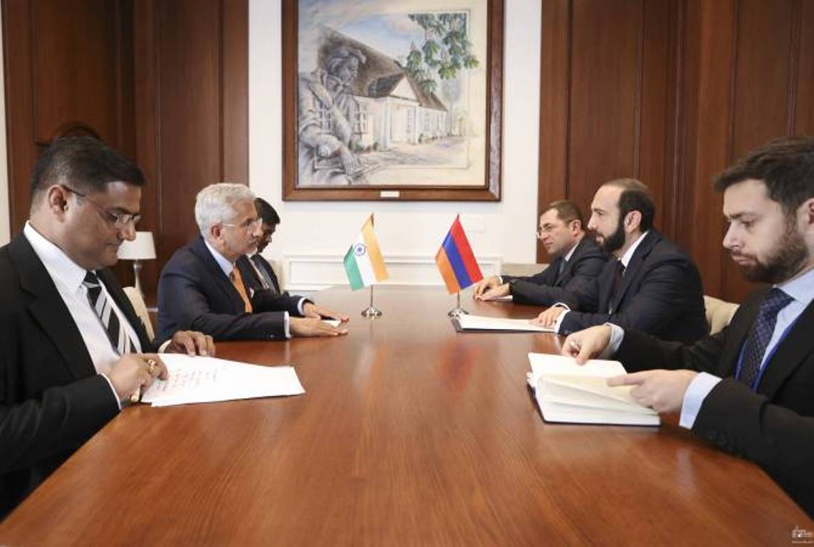 Глава МИД Армении представил своему индийскому коллеге ситуацию, созданную закрытием Азербайджаном Лачинского коридора