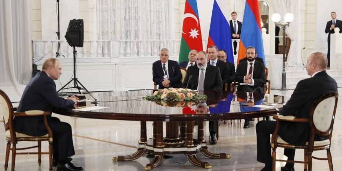 Трехсторонняя встреча с участием Пашиняна и Алиева на полях неформального саммита СНГ не планируется: Песков