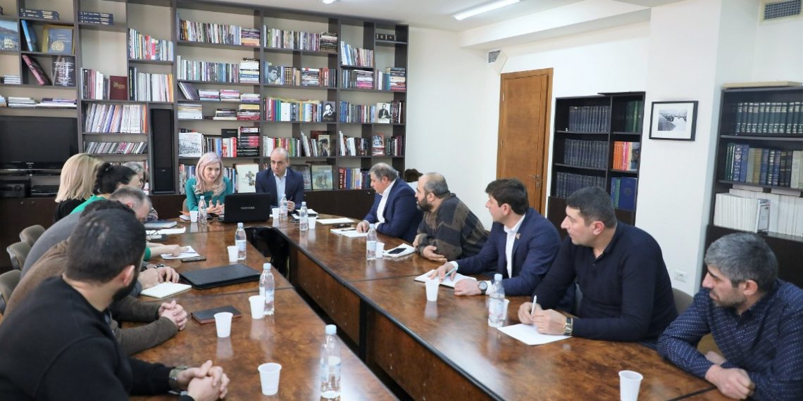 В Армении будут функционировать обязательные военно-спортивные лагеря для школьников