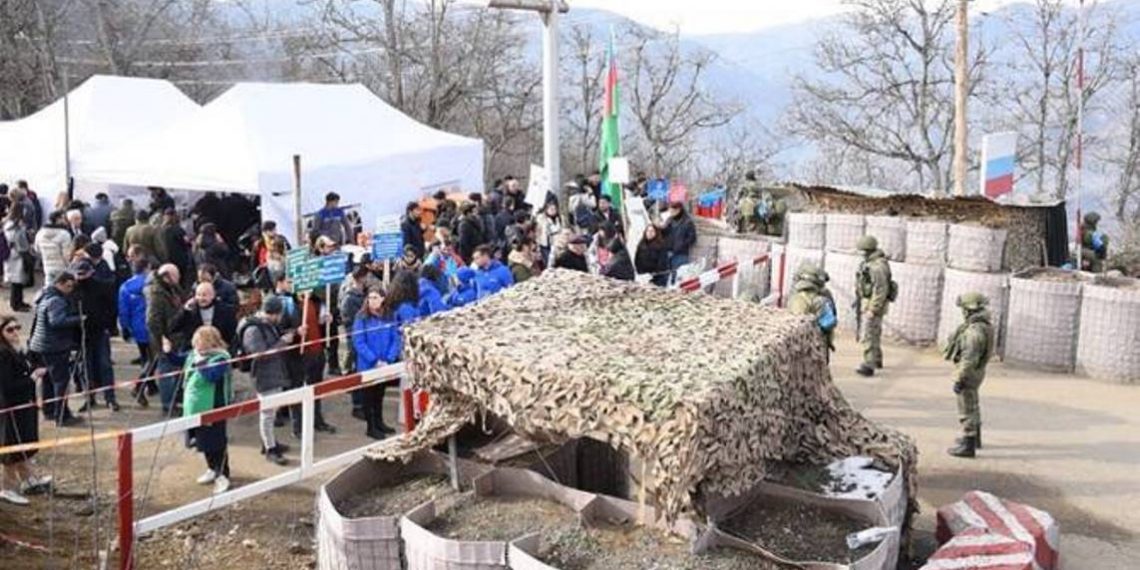 Азербайджан уже 23 дня блокирует единственную дорогу, соединяющую Арцах с миром