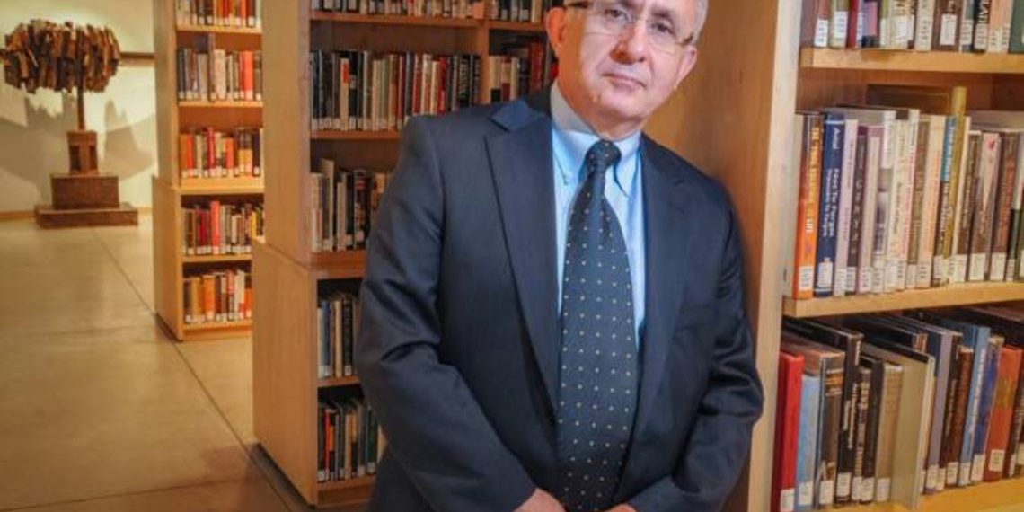 120 тысяч человек находятся в осаде Азербайджана: Танер Акчам выразил поддержку армянам Арцаха