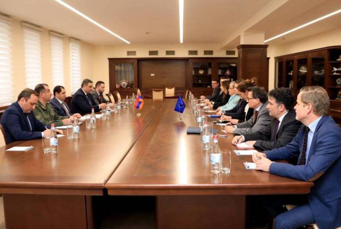 Министр обороны Армении принял миссию технической оценки ЕС во главе с Марчином Видрой