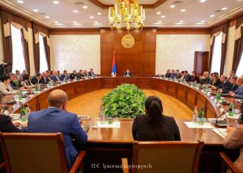 Наш народ выбрал борьбу за право жить на своей земле: госминистр Арцаха созвал расширенное совещание
