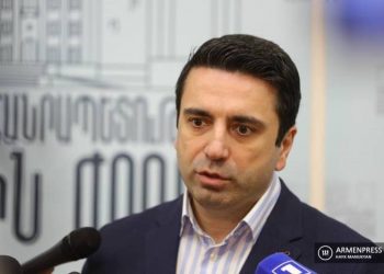 Армения не должна участвовать в переговорах с Азербайджаном об открытии Лачинского коридора: спикер НС Армении