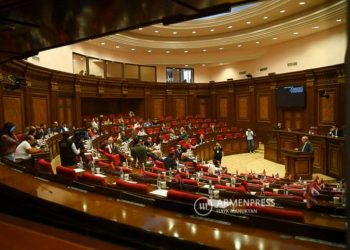 В Национальном собрании Армении продолжается работа очередного заседания