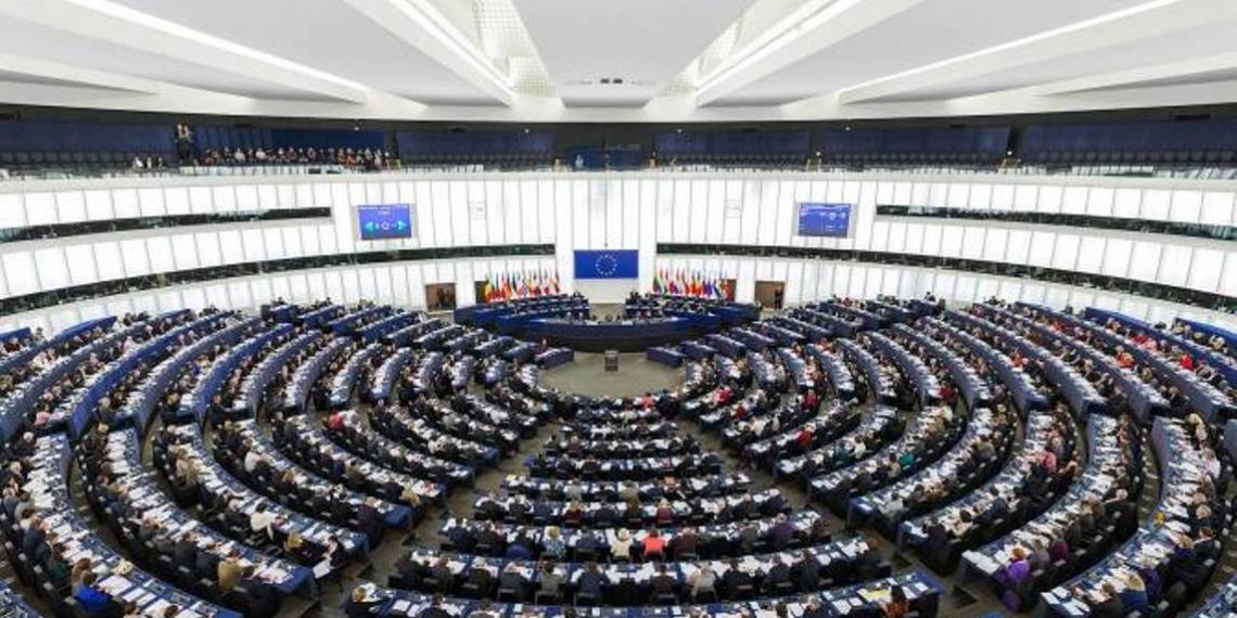 Европарламент требует немедленного восстановления свободного передвижения по Лачинскому коридору