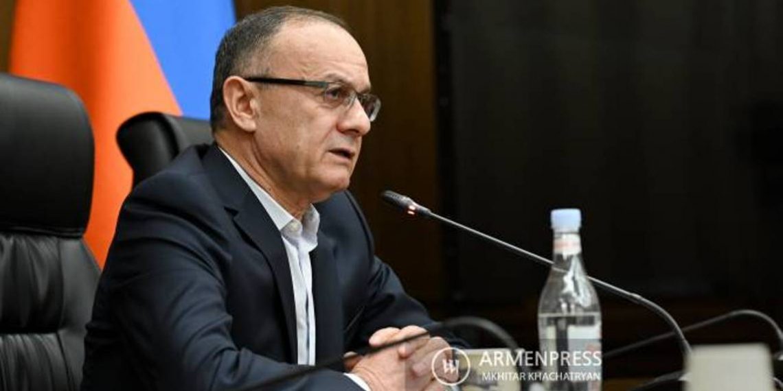 Блокируя Лачинский коридор, Азербайджан хочет выселить армян из Арцаха: Сейран Оганян