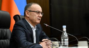 Блокируя Лачинский коридор, Азербайджан хочет выселить армян из Арцаха: Сейран Оганян