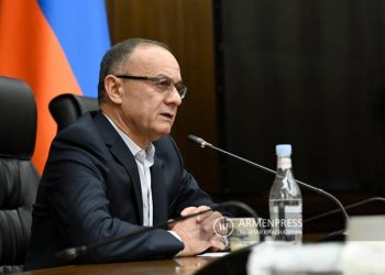 Блокируя Лачинский коридор, Азербайджан хочет выселить армян из Арцаха: Сейран Оганян