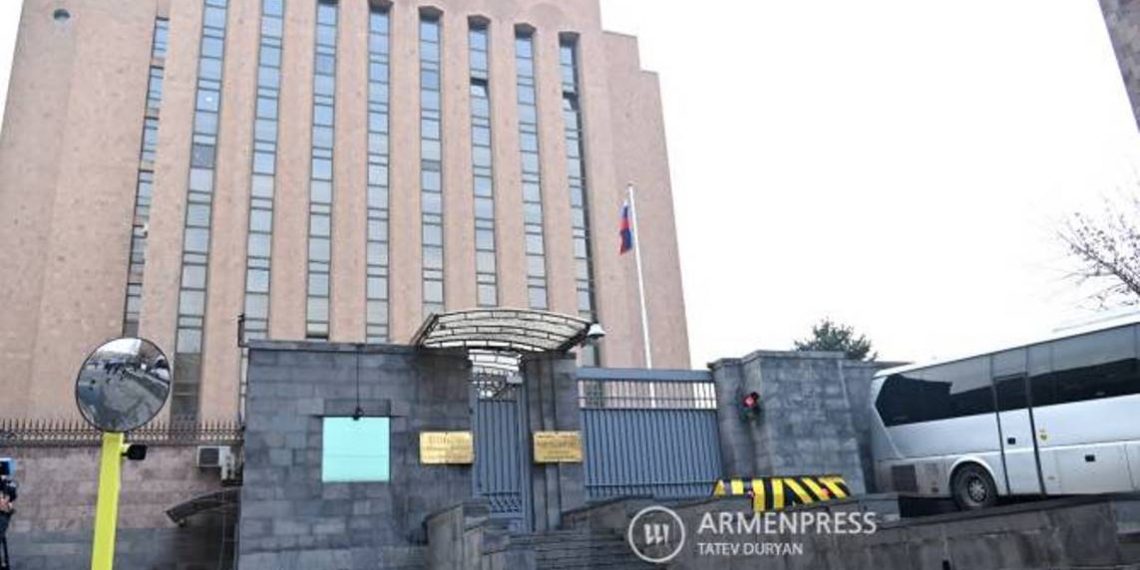 Посольство России в Армении выразило соболезнования в связи с гибелью 15 военнослужащих