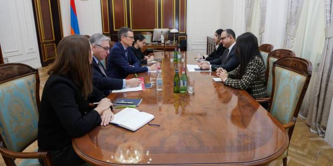 Армения придает большое значение углублению отношений с США: вице-премьер принял временного поверенного в делах США