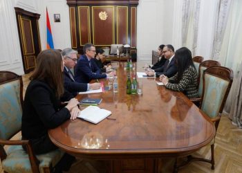 Армения придает большое значение углублению отношений с США: вице-премьер принял временного поверенного в делах США