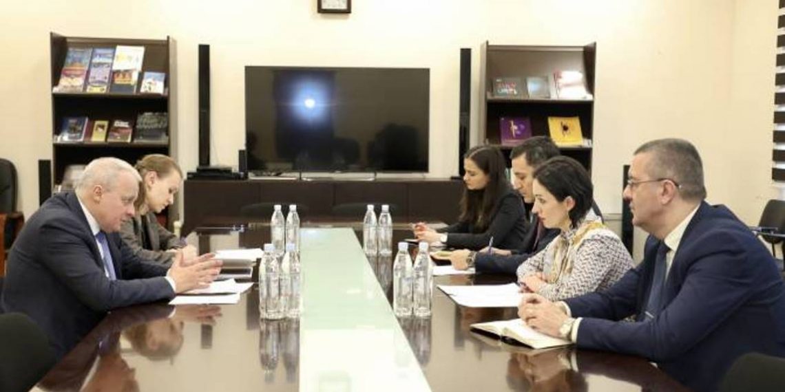 Закрытие Лачинского коридора приводит к необратимым последствиям в образовании детей: встреча министра ОНКС с послом РФ