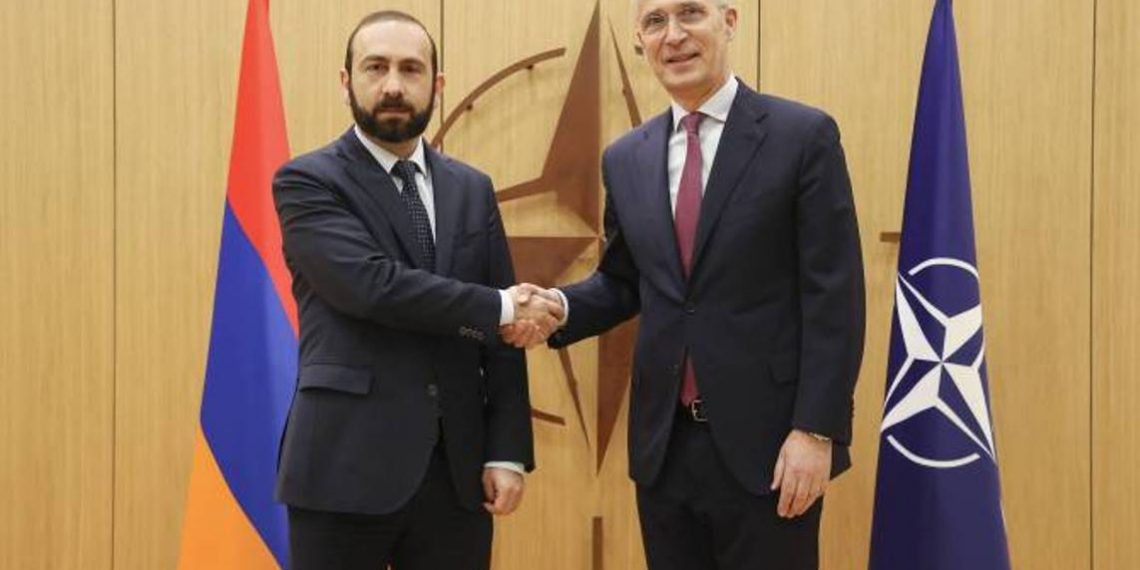 Глава МИД Армении представил генеральному секретарю НАТО последствия блокирования Лачинского коридора