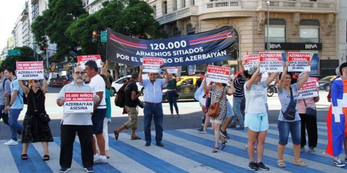 Армянская община Аргентины в Буэнос-Айресе провела демонстрацию в поддержку  Арцаха
