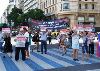 Армянская община Аргентины в Буэнос-Айресе провела демонстрацию в поддержку  Арцаха