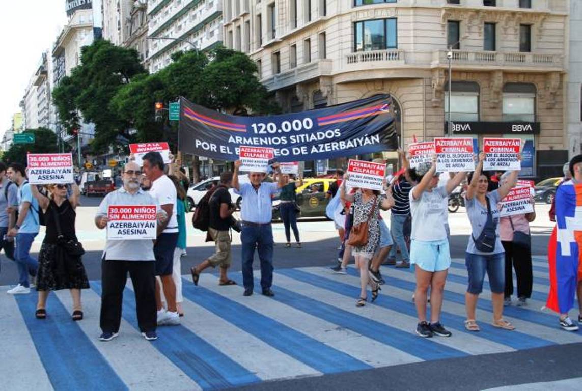 Армянская община Аргентины в Буэнос-Айресе провела демонстрацию в поддержку  Арцаха