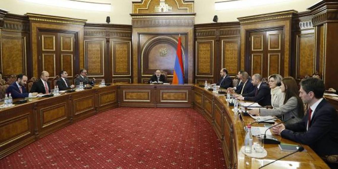 Премьер-министру представлен отчет о деятельности Фонда государственных интересов Армении
