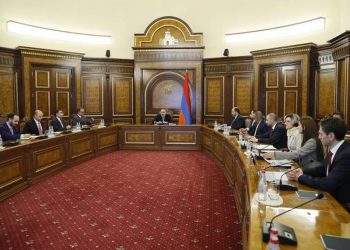 Премьер-министру представлен отчет о деятельности Фонда государственных интересов Армении