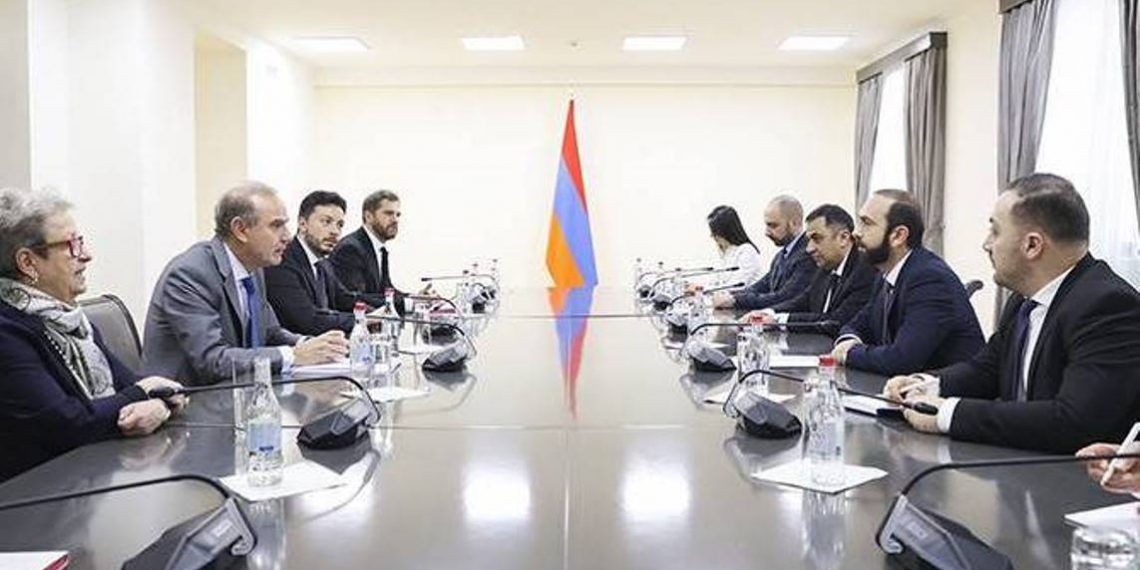 Глава МИД Армении и заместитель генсека Европейской службы внешних связей обсудили вопросы региональной безопасности