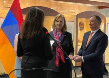 Кристина Куинн присягнула в качестве посла США в Армении
