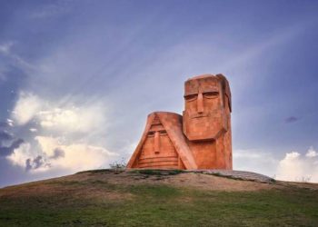 Азербайджан пытается переписать историю Нагорного Карабаха и обостряет ситуацию: статья азербайджанского журналиста