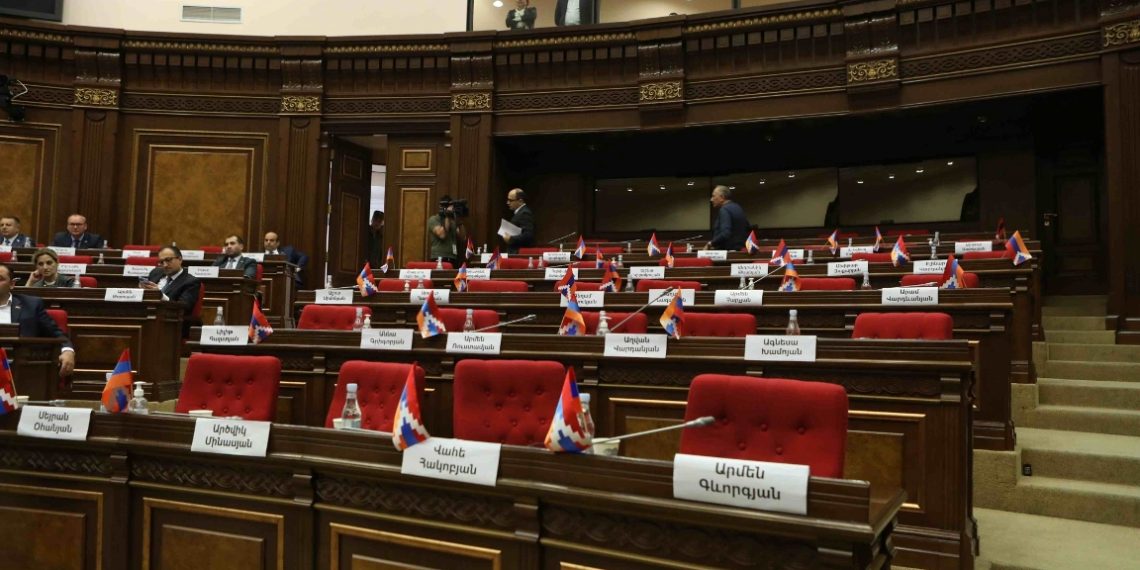 Совет НС инициировал лишить мандатов оппозицию