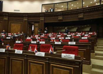 Совет НС инициировал лишить мандатов оппозицию