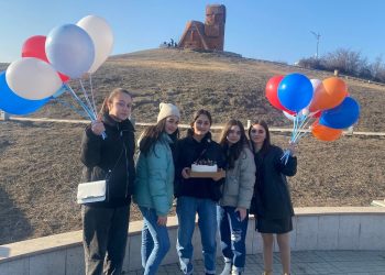 В Степанакерте встретили детей, разлученных от своих семей на 47 дней из-за азербайджанской блокады