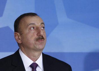 Прессинг на Алиева