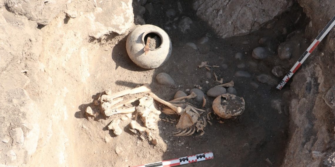 В Армении обнаружено сломанное оружие урартской эпохи