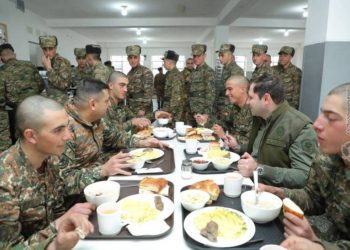 Министр обороны Армении будет посещать воинские соединения и воинские части