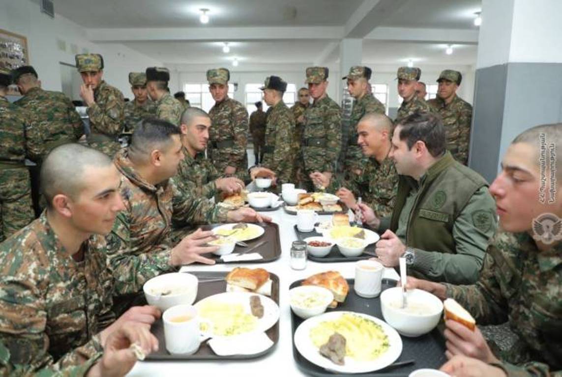 Министр обороны Армении будет посещать воинские соединения и воинские части