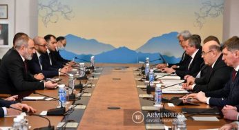 Пашинян обратил внимание Мишустина на проблему Лачинского коридора