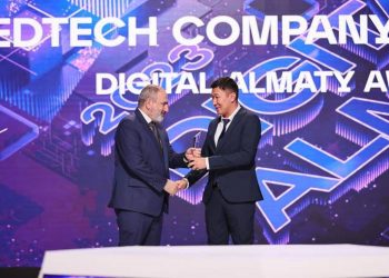 Никол Пашинян вручил Награду победителю в номинации EdTech в рамках форума Digital Almaty