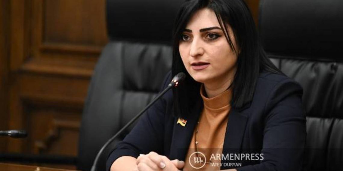 На данный момент ни одна фракция НС не выдвинула кандидата на должность омбудсмена Армении