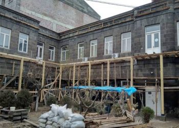 В Гюмри реставрируется балкон галереи сестер Мариам и Ерануи Асламазян