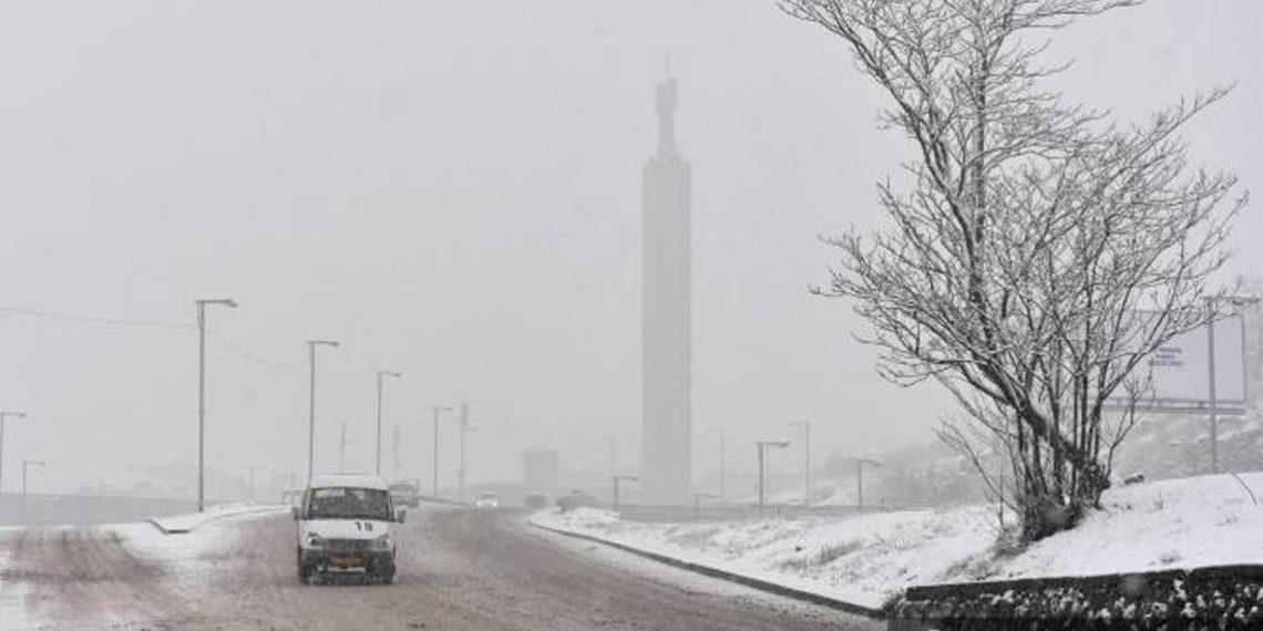 В некоторых районах Армении идет снег, есть труднопроходимые дороги