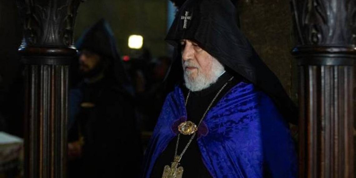 Католикос Всех Армян выразил соболезнования Армянскому Патриарху Константинополя в связи с жертвами землетрясения